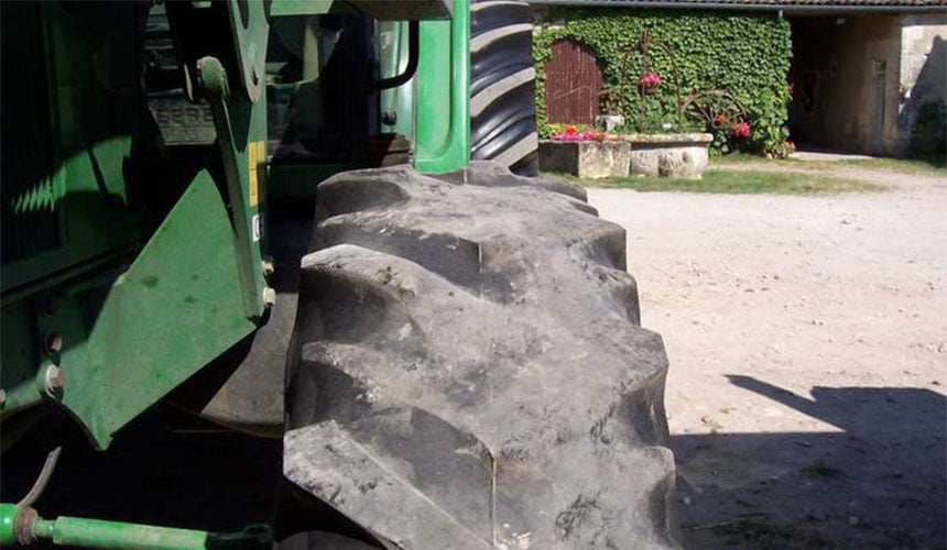 ¿Cómo detectar y ralentizar el desgaste de mis neumáticos agrícolas?