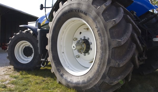 ¿Cómo cambiar el tamaño de los neumáticos de mi tractor?