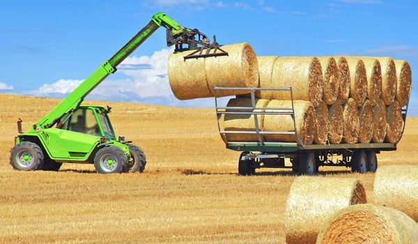 Qué neumáticos agrícolas elegir para la manipulación y para cargadoras