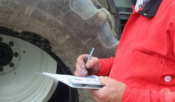 Revisión de los neumáticos agrícolas para preparar bien la nueva temporada