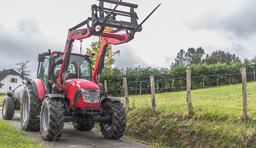 Adaptar la presión de los neumáticos agrícolas para el transporte por carretera