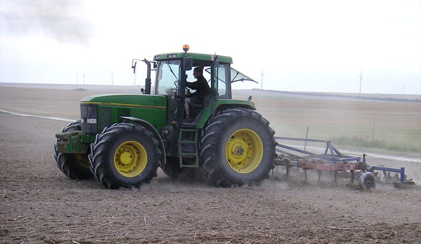 Los neumáticos de tractor «talonean» por un lastrado incorrecto