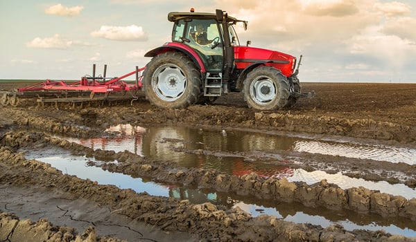 Cómo elegir un buen neumático agrícola para las tierras arcillosas