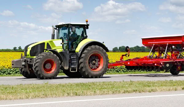 ¿Cómo desgastar menos mis neumáticos agrícolas por carretera?