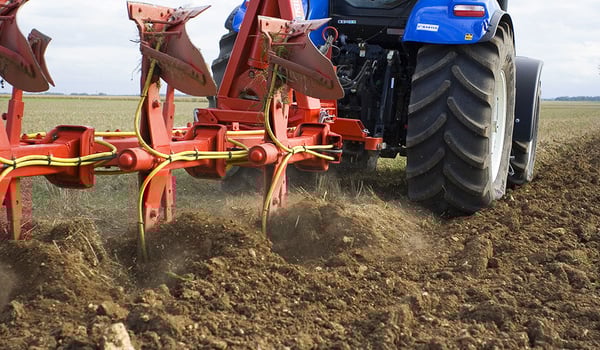 ¿Por qué los neumáticos agrícolas son clave para preservar el suelo?