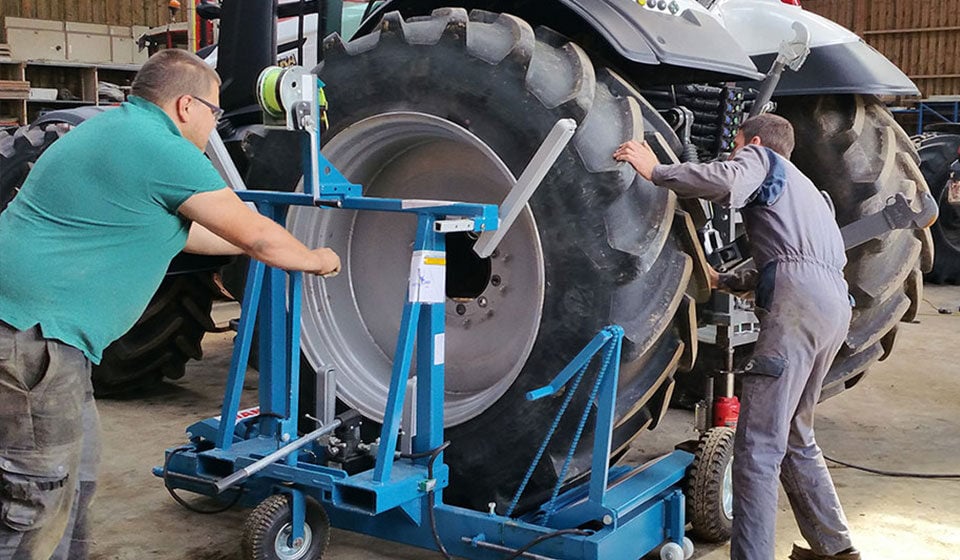 Montaje de los neumáticos de tractor