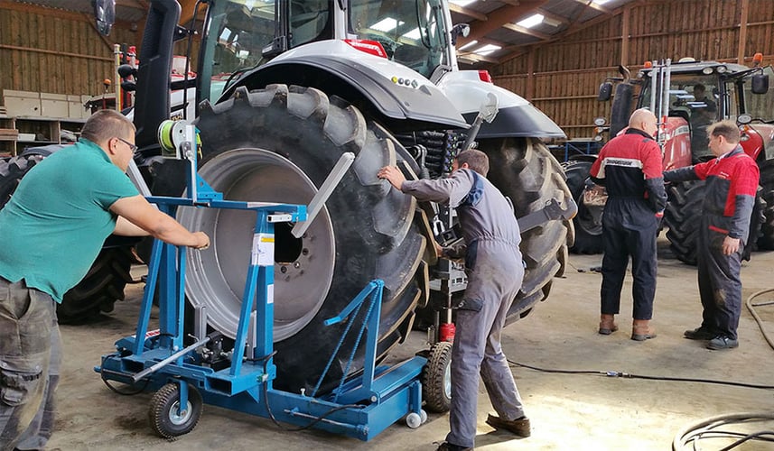 Sustitución de los neumáticos del tractor en temporada baja