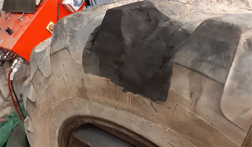Reparación en caliente tras la vulcanización de la goma