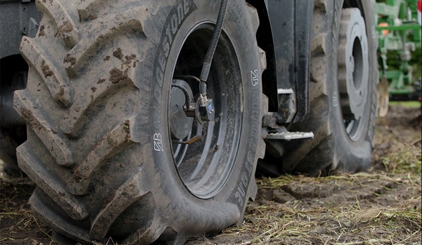 En tierras arcillosas, el neumático debe poder trabajar a muy baja presión