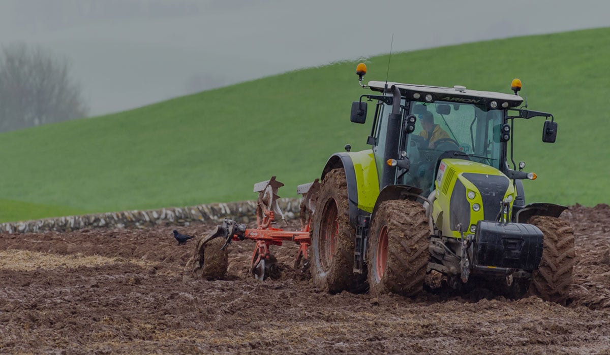 Cómo controlar el patinamiento de los neumáticos de tractor