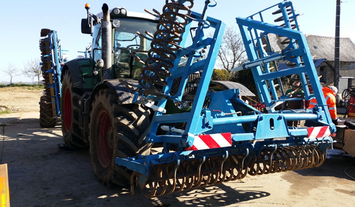 Tractor FENDT 930 305CV equipado con una sembradora de 7.440 kg